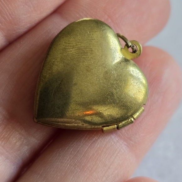 Vintage heart locket pendant gold tone photo holder - Picture 9 of 13